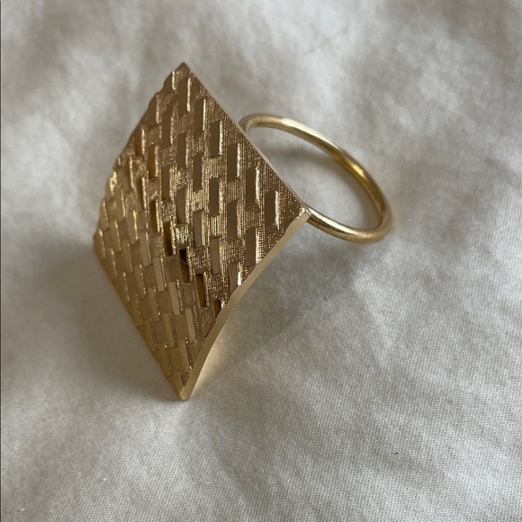 Luxurious Oversize Black and Gold Scarf With Scarf Buckle - Picture 4 of 4